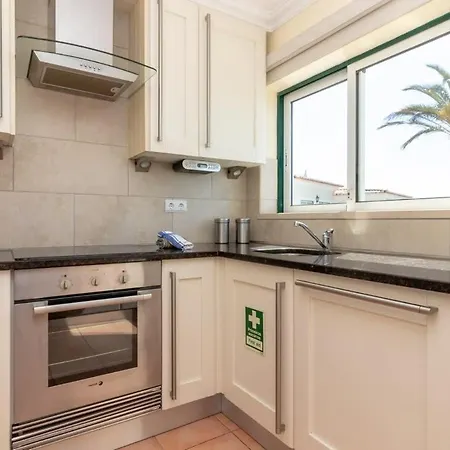 Luxury Townhouse N10 - Front-line Sea Views *