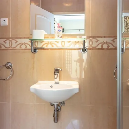 Luxury Townhouse N10 - Front-line Sea Views *