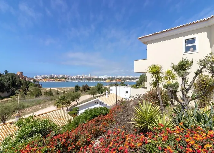 Luxury Townhouse N10 - Front-line Sea Views Semesterbostad