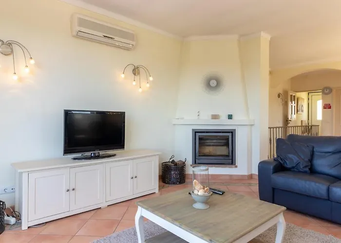 Luxury Townhouse N10 - Front-line Sea Views *