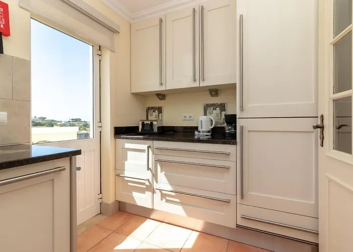 Vakantiehuis Luxury Townhouse N10 - Front-line Sea Views *