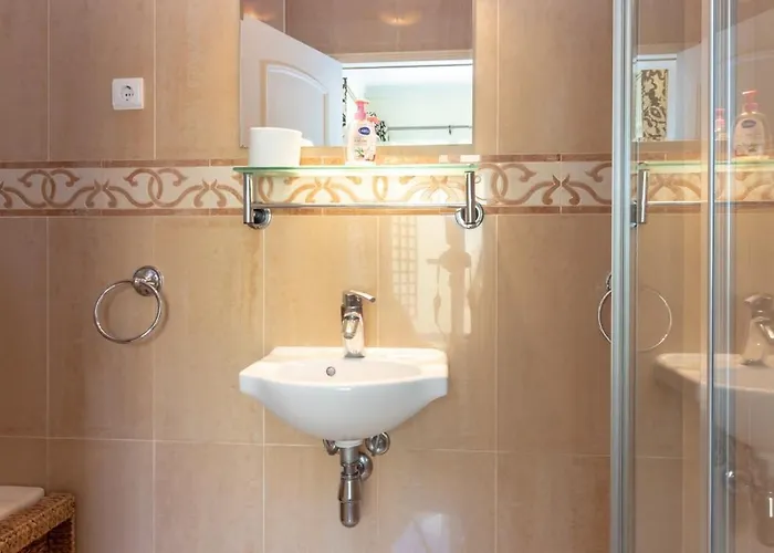 Luxury Townhouse N10 - Front-line Sea Views *
