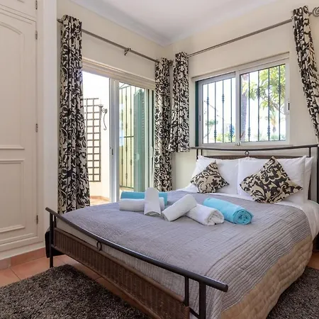 Luxury Townhouse N10 - Front-line Sea Views
