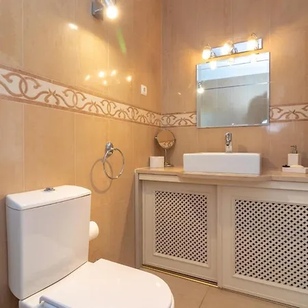 Luxury Townhouse N10 - Front-line Sea Views *